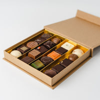 Coffret kraft élégant - disponible en format de 9, 20 ou 30 pralines.