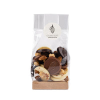 sachet de mendiants, chocolat noir, chocolat au lait, chocolat blanc, fruits secs, gourmandise.
