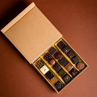 Coffret kraft élégant de Noël - disponible en format de 9, 20 ou 30 pralines.