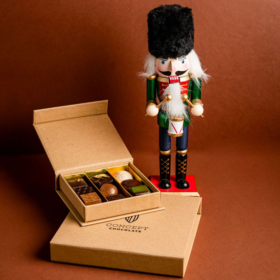 Coffret kraft élégant de Noël - disponible en format de 9, 20 ou 30 pralines.